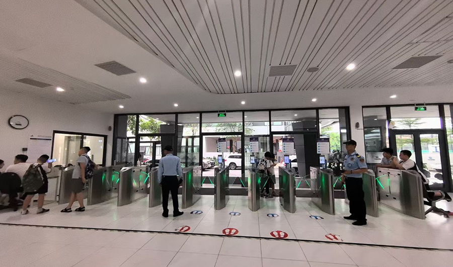 越南貴族學校食堂人臉通道閘機應用案例