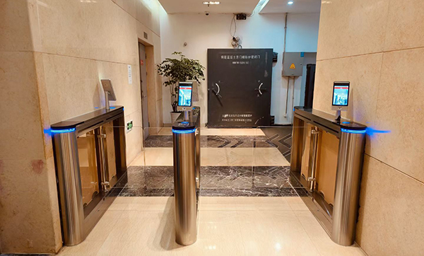 常見人臉識別門禁打卡機型號有哪些？各有什么特點