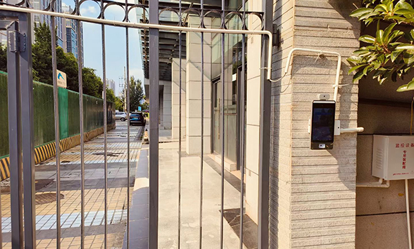 常見(jiàn)人臉識(shí)別門(mén)禁打卡機(jī)型號(hào)有哪些？各有什么特點(diǎn)