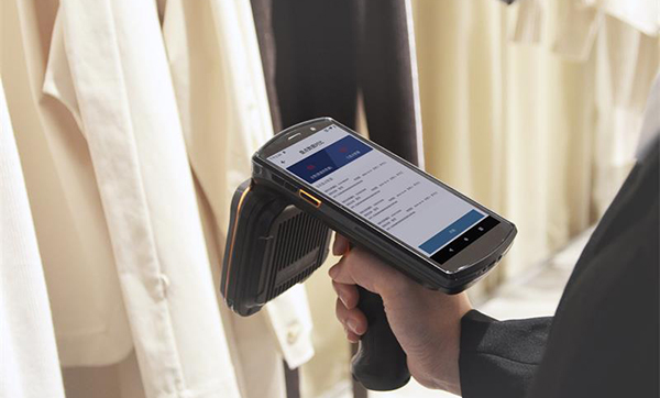 PDA數據采集器用于服裝行業，掃二維碼、條形碼出入庫盤點
