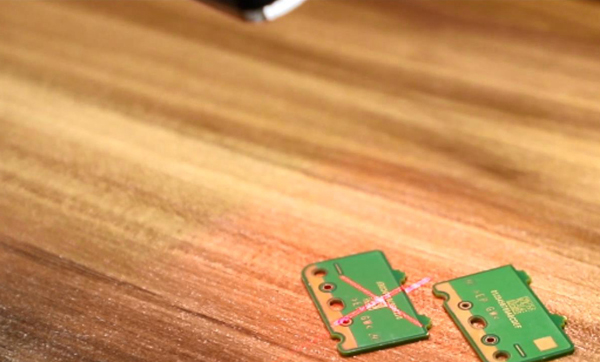 lv3000u plus掃碼器用于制造業(yè)，掃描PCB二維碼